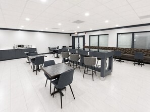 Free daily full breakfast  - Clarion Greenville Airport Inn (Greenville)