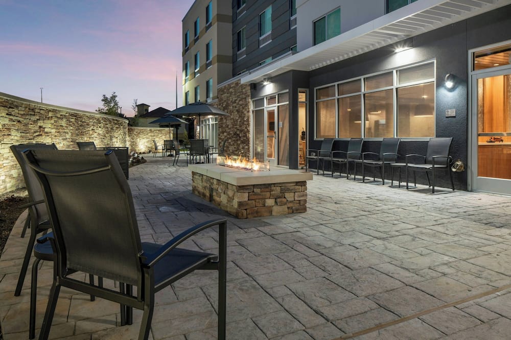 Fairfield Inn & Suites by Marriott Dallas DFW Airport North/ Irving