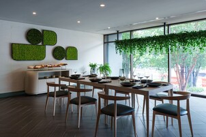 Breakfast and dinner served, American cuisine