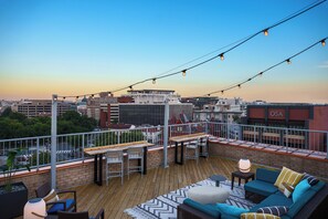 Rooftop terrace - The Ven at Embassy Row, Washington, D.C., a Tribute Portfolio Hotel (Washington)