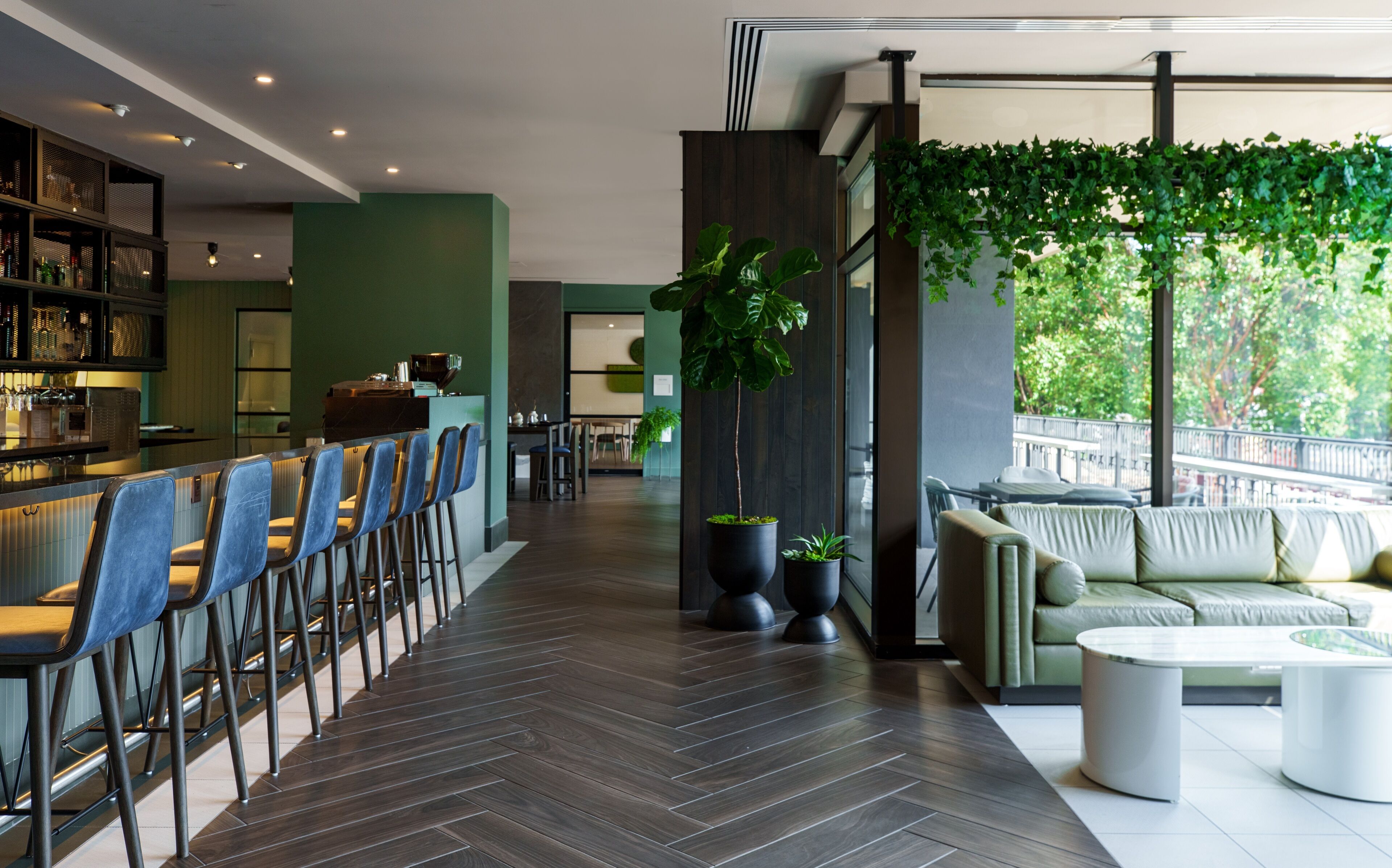 Se sirven desayunos, cenas y cocina americana 