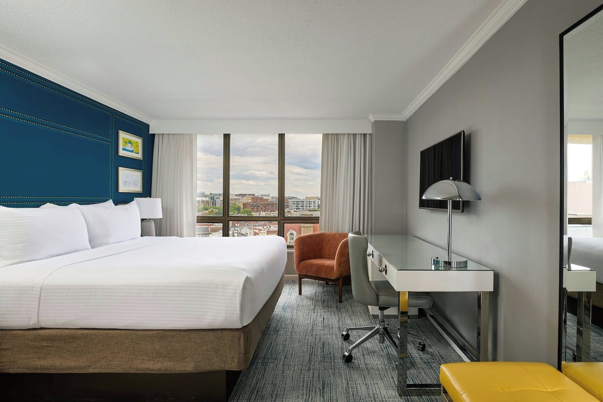 Room, 1 King Bed, City View | Premium bedding, down comforters, pillowtop beds, in-room safe