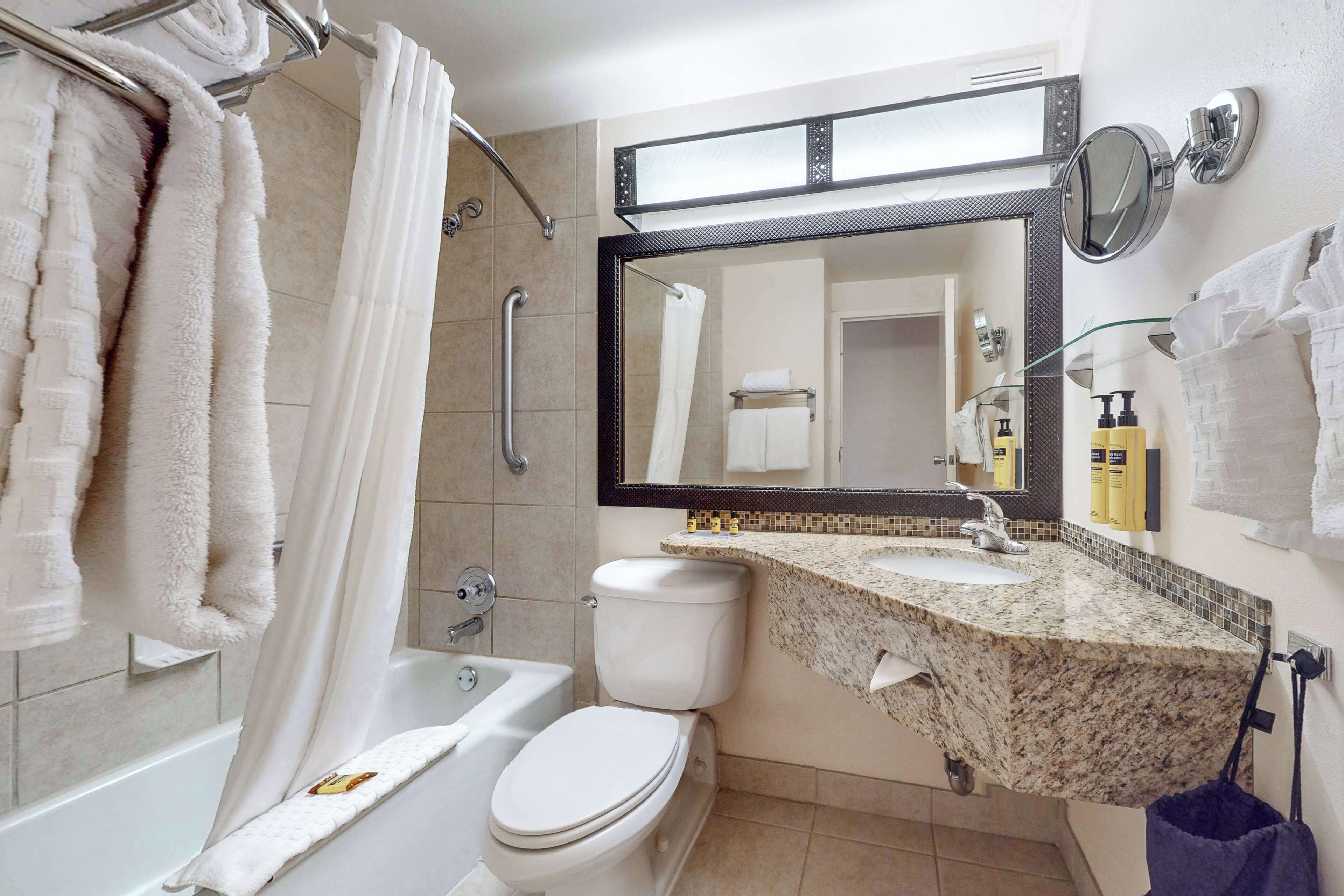 Standard Room, 1 Queen Bed, Non Smoking | Bathroom | Eco-friendly toiletries, hair dryer, towels, soap