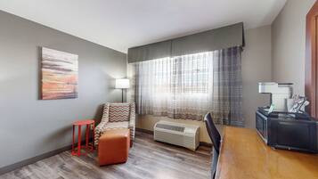 Standard Room, 1 King Bed, Non Smoking (Pet Friendly) | In-room safe, laptop workspace, blackout drapes, iron/ironing board