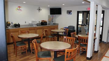 Desayuno para llevar gratuito y diario