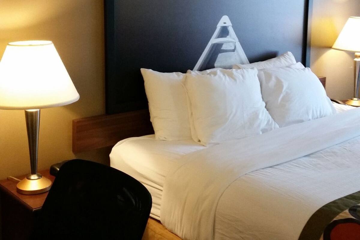 Edredón, camas Select Comfort, decoración personalizada y escritorio