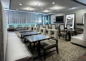 Free daily continental breakfast - Hampton Inn Pittsburgh University/Medical Center (Pittsburgh)