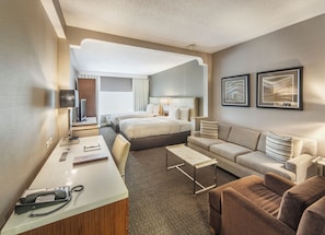 Premium bedding, in-room safe, desk, laptop workspace
