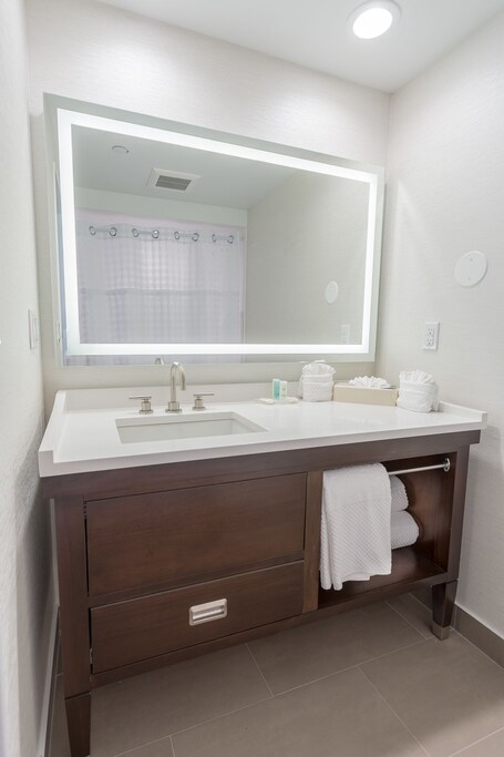 DoubleTree by Hilton Hotel Nanuet - Image 38