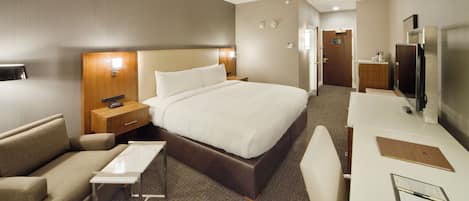 Sengetøy av topp kvalitet, safe på rommet og skrivebord