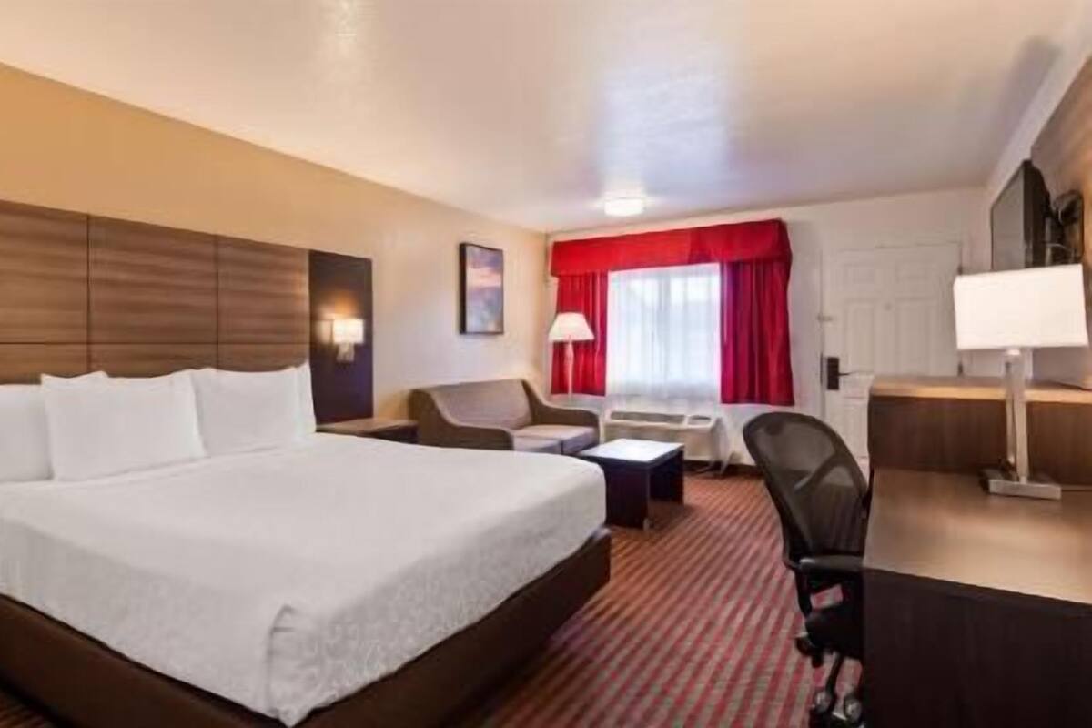Premium bedding, pillowtop beds, desk, laptop workspace