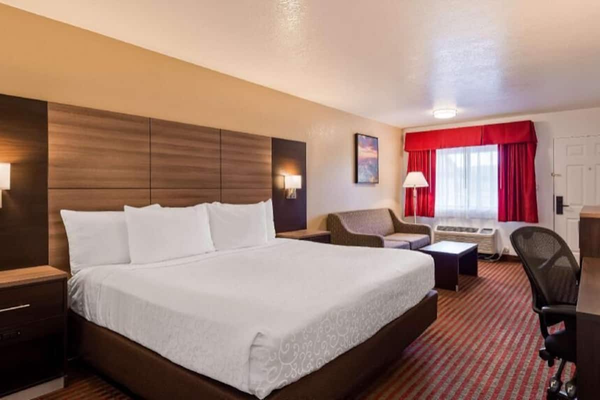 Premium bedding, pillowtop beds, desk, laptop workspace