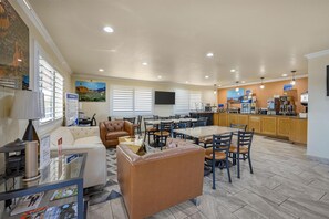 Petit déjeuner complet compris tous les jours