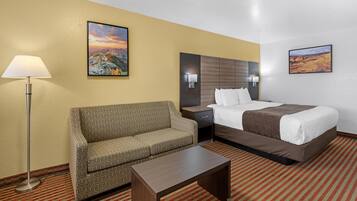 Ylelliset vuodevaatteet, pillowtop-patjalliset sängyt, työpöytä