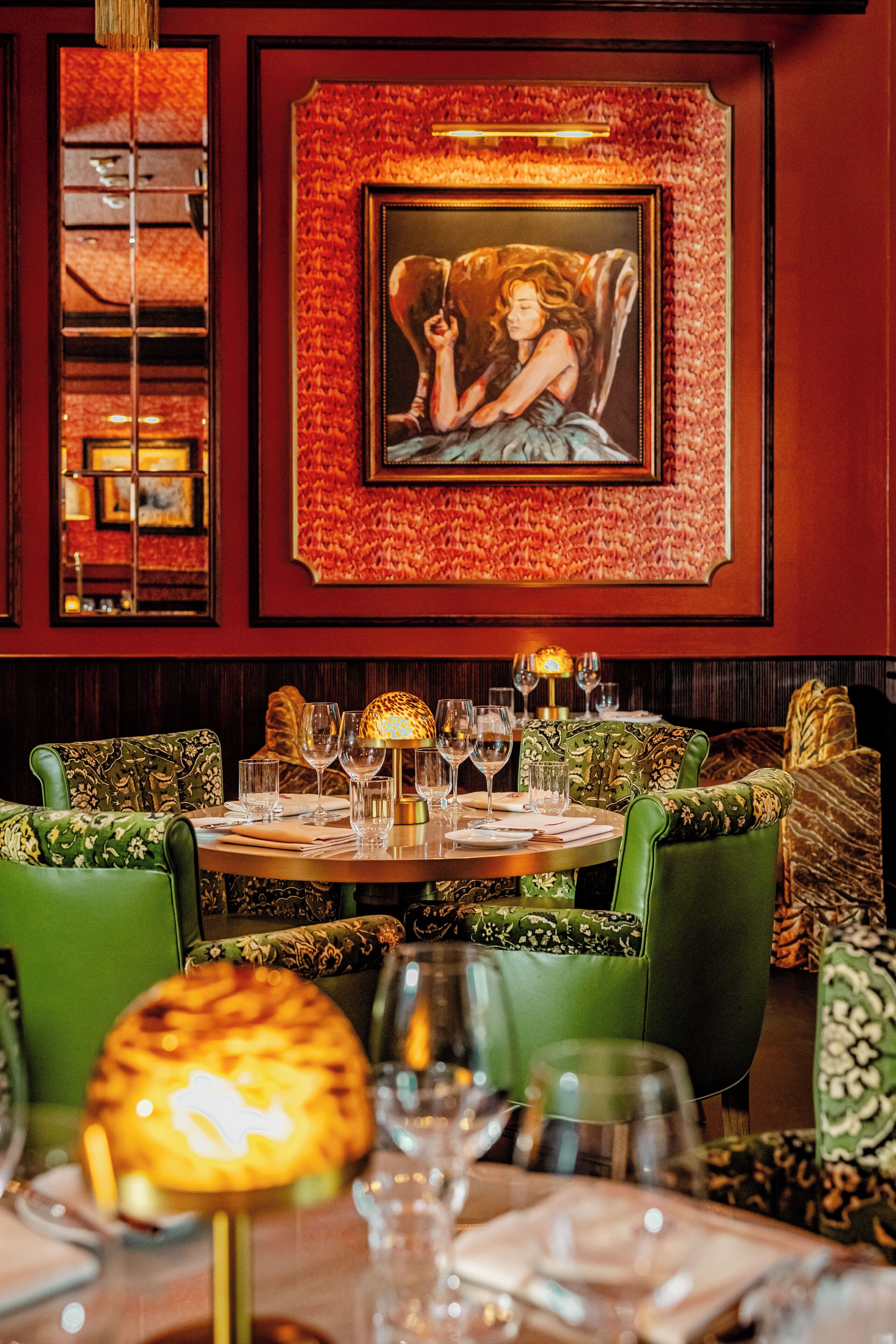2 restaurants; breakfast and dinner served