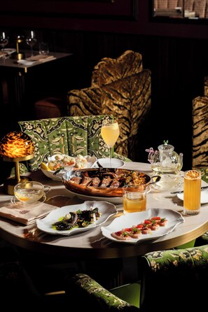 2 restaurants; breakfast, lunch, and dinner served - The Stoneleigh, Autograph Collection (Dallas)