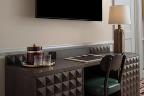 1 bedroom, premium bedding, down comforters, pillowtop beds - The Stoneleigh, Autograph Collection (Dallas)