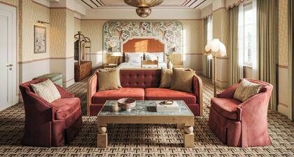 The Stoneleigh, Autograph Collection