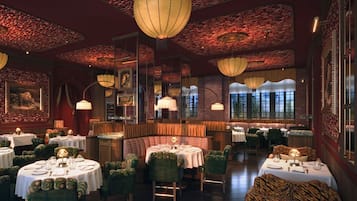 Breakfast, lunch, dinner served; American cuisine