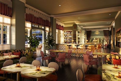 The Stoneleigh, Autograph Collection