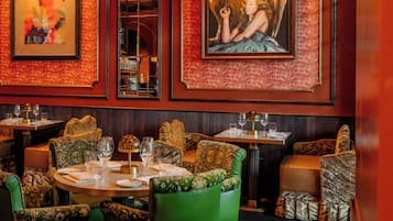 2 restaurants; breakfast, lunch, and dinner served