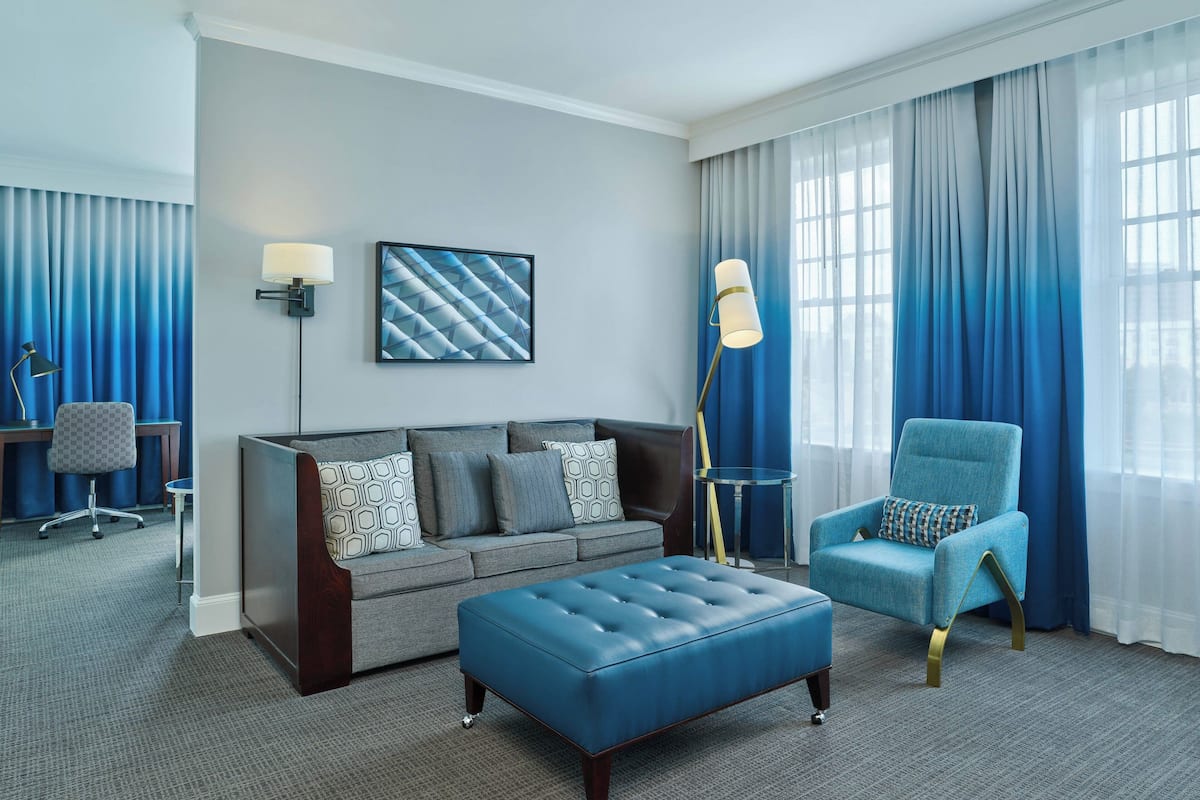 Suite, 1 King-Bett und Schlafsofa | Wohnzimmer | LCD-Fernseher, Pay-TV