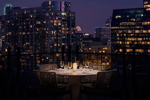 1 bedroom, premium bedding, down comforters, pillowtop beds - The Stoneleigh, Autograph Collection (Dallas)