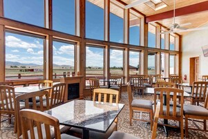 Desayuno completo incluido todos los días 