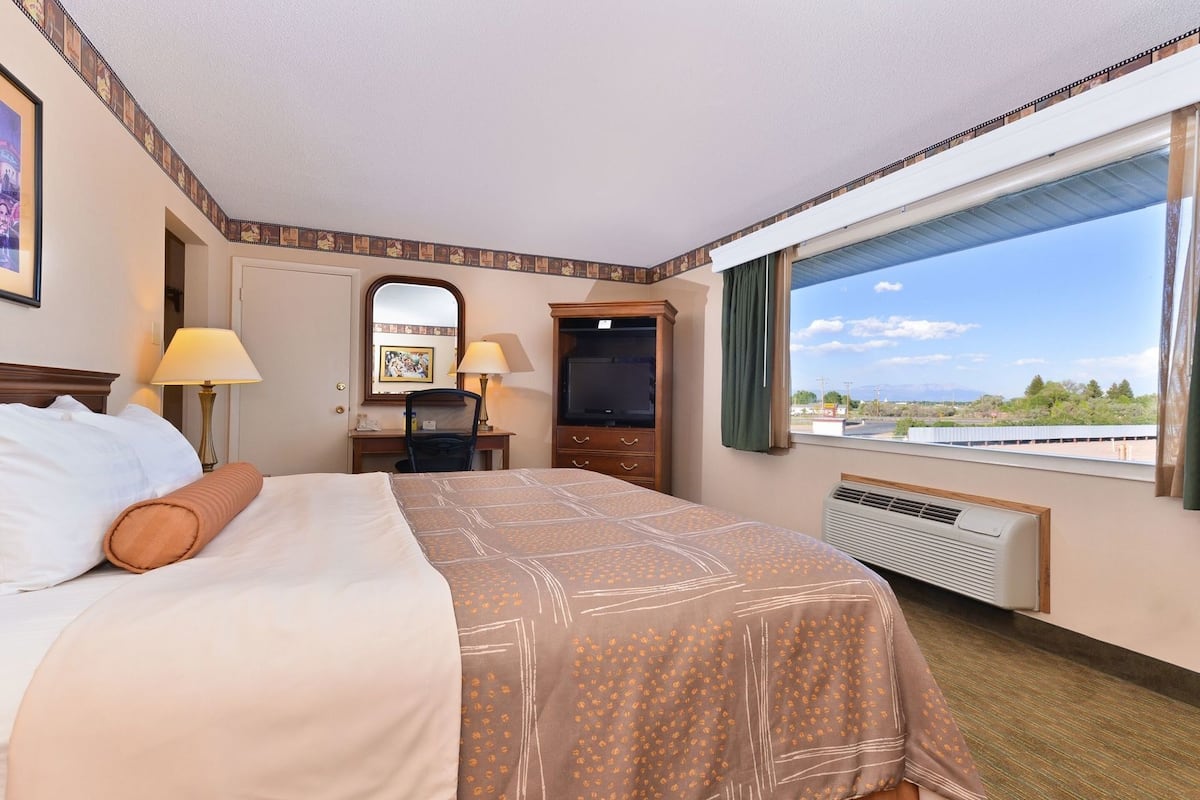 Desk, blackout drapes, iron/ironing board, free WiFi