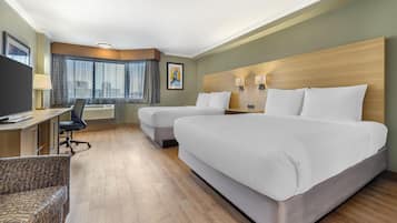 Suite, 2 queensize-senger, ikke-røyk, kjøkken (Full Kitchen) | Allergitestet sengetøy, safe på rommet og skrivebord