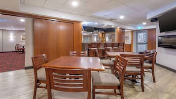 Café da manhã completo mediante uma taxa durante a semana