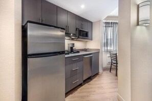 Suite, 2 Queen Beds, Non Smoking, Kitchen (Full Kitchen) | Hypo-allergenic bedding, in-room safe, desk, laptop workspace - Best Western Plus Ottawa City Centre (Ottawa)