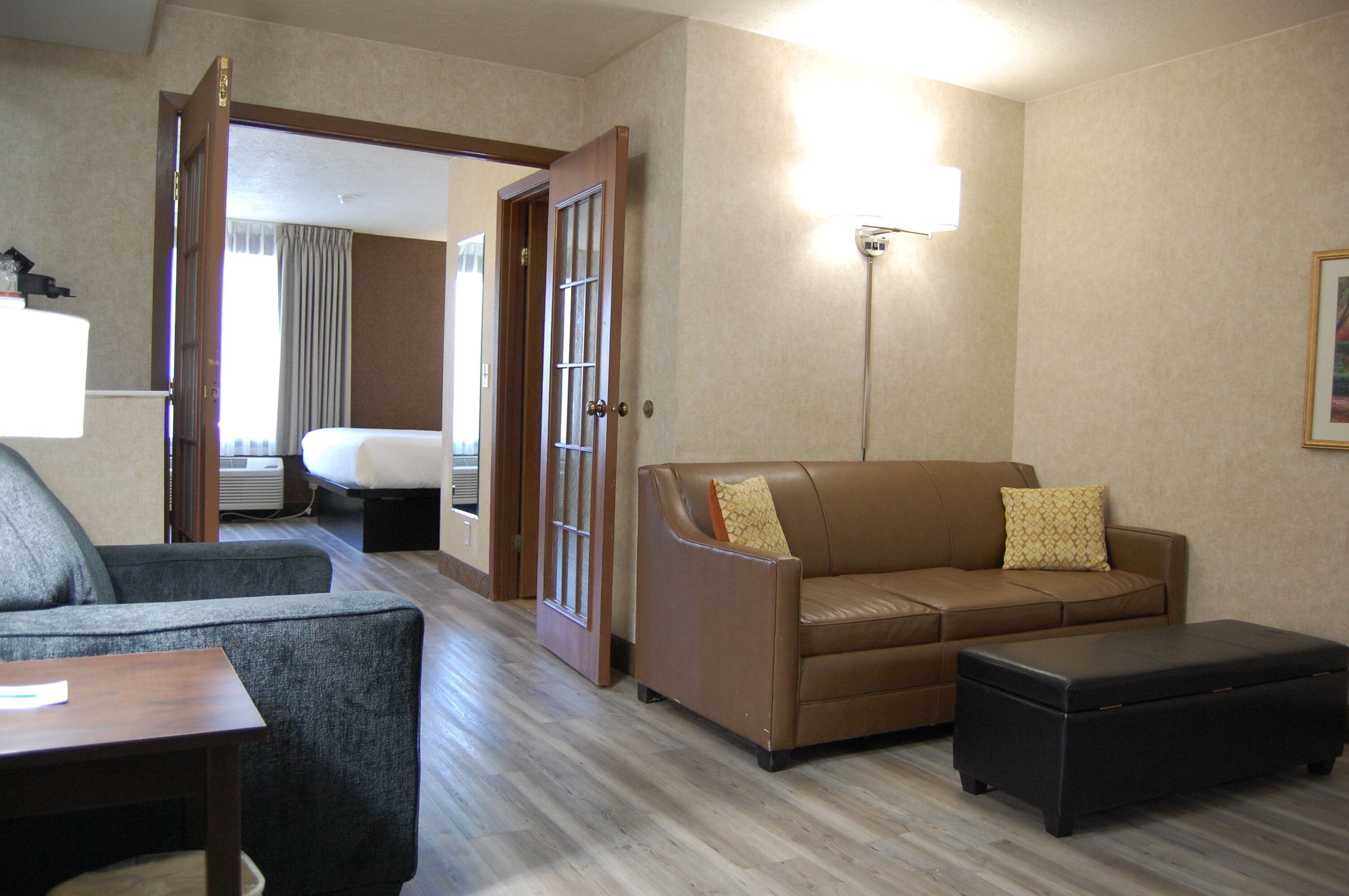 suite, 1 king bed with sofa bed, non smoking | living area | 32-inch flat-screen tv with cable channels, tv