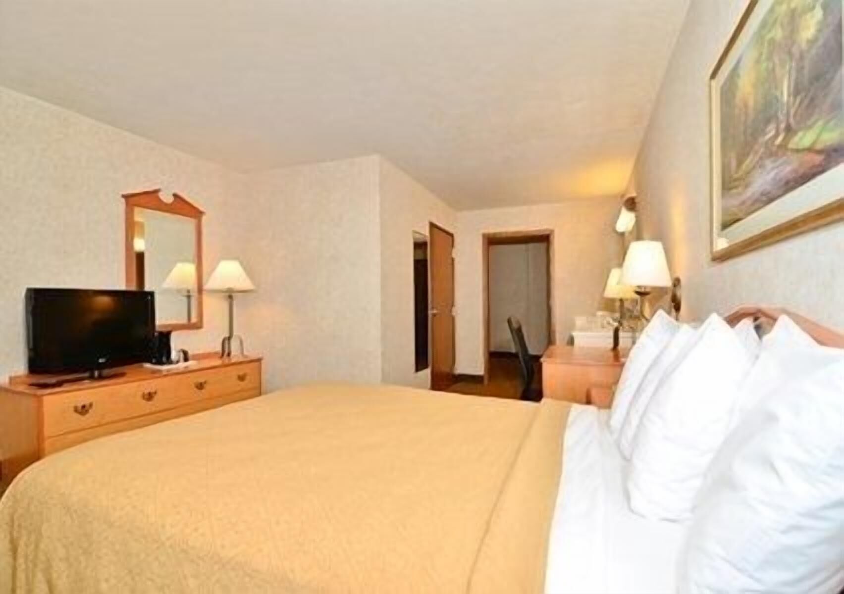 In-room safe, desk, laptop workspace, iron/ironing board
