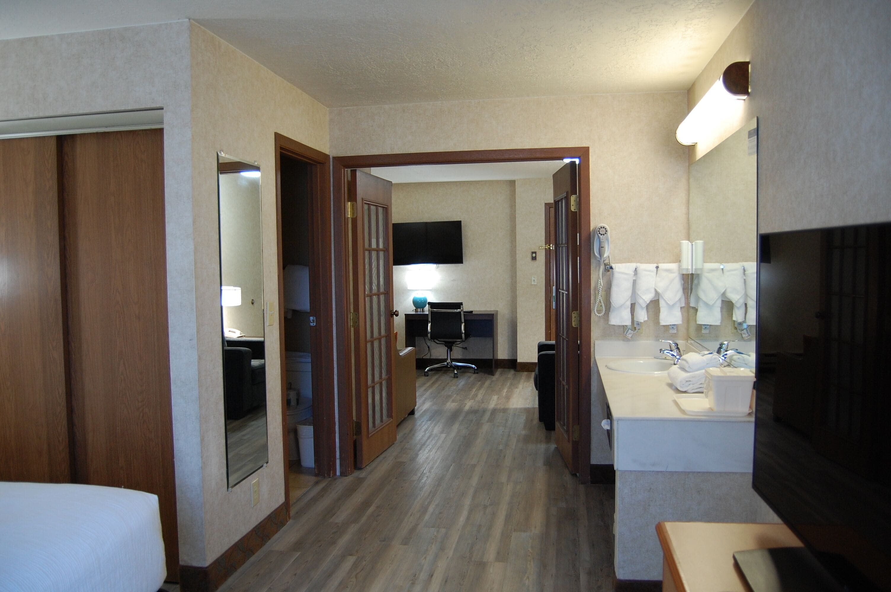 Suite, 1 King Bed with Sofa bed, Non Smoking | Bathroom | Eco-friendly toiletries, hair dryer, towels