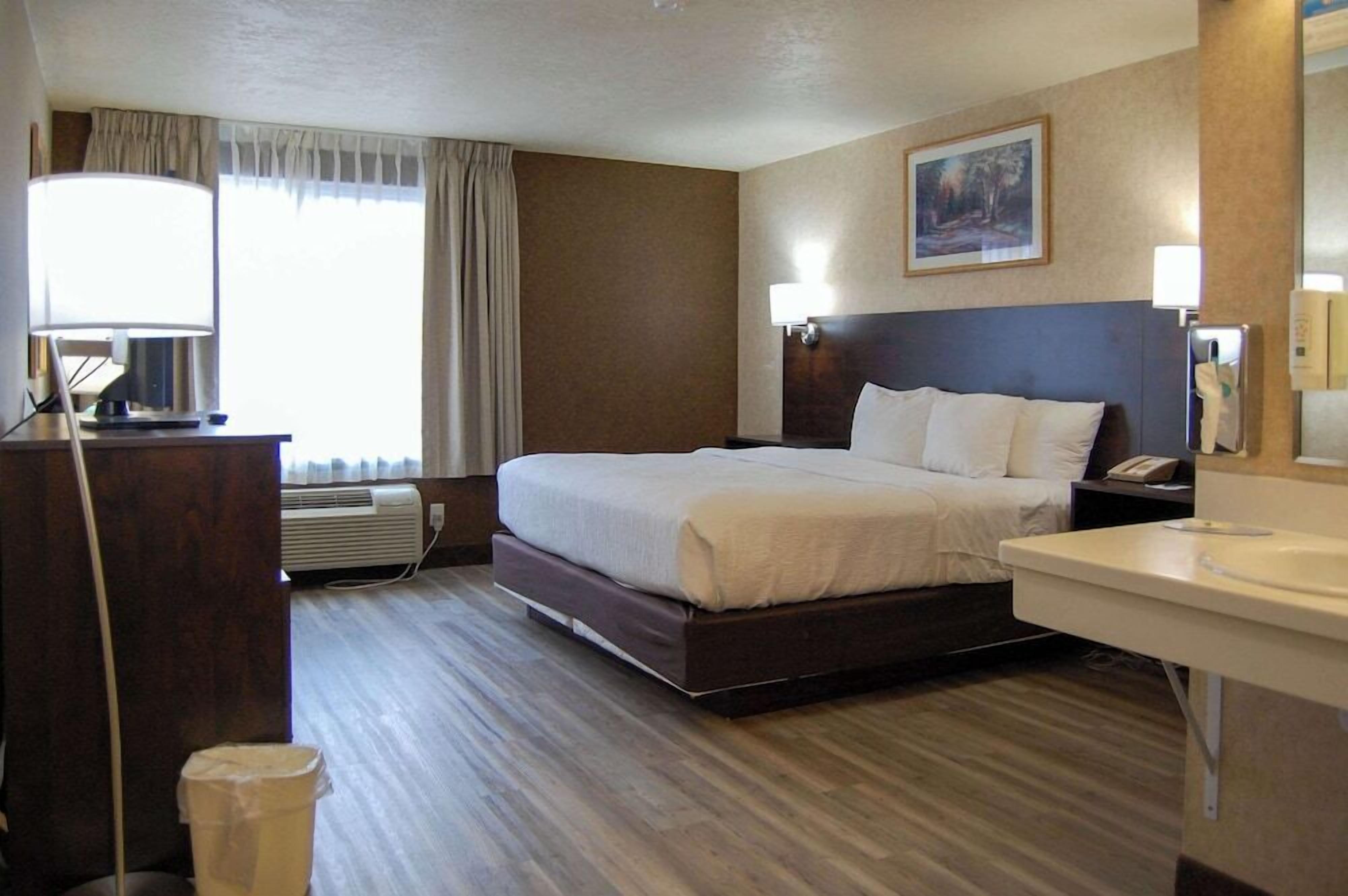 In-room safe, desk, laptop workspace, iron/ironing board