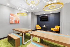 Free daily continental breakfast  - Spark by Hilton Abingdon I-81 near Fairgrounds (Abingdon)