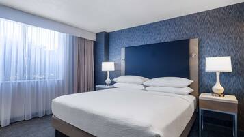 1 makuuhuone, tallelokero huoneessa, työpöytä