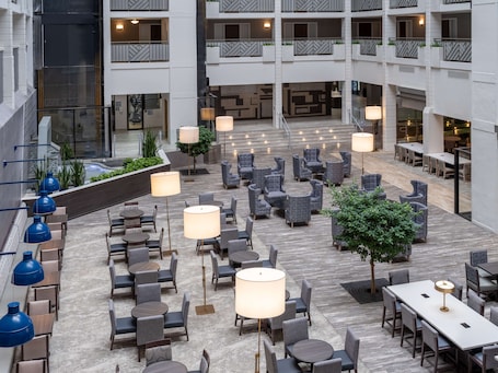 Vestíbulo. Embassy Suites by Hilton Baltimore Hunt Valley