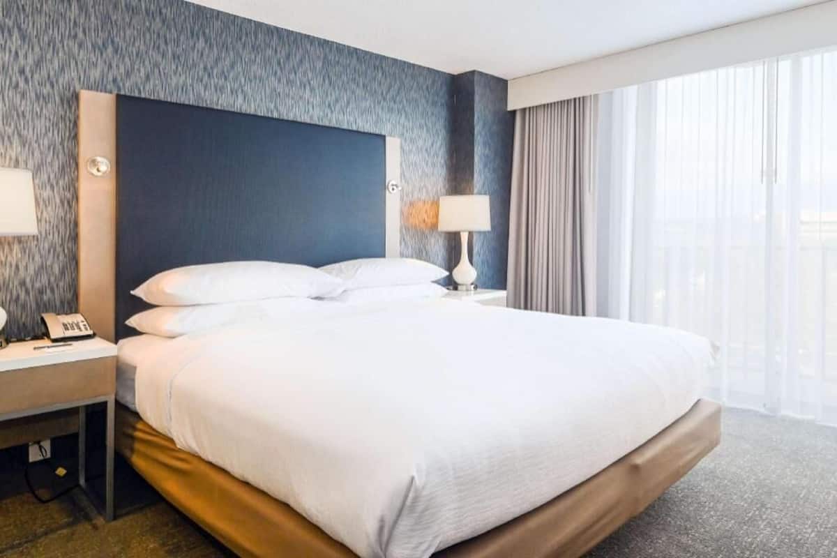 1 habitación, caja de seguridad en la habitación y escritorio