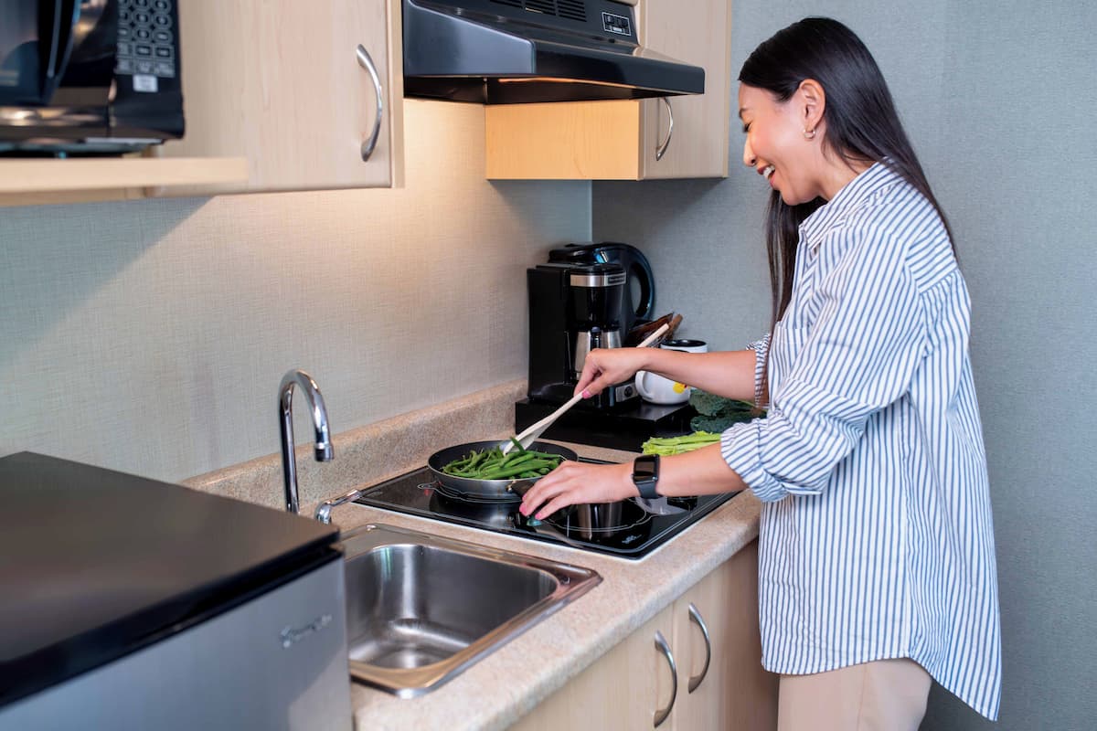 fridge, coffee/tea maker, electric kettle