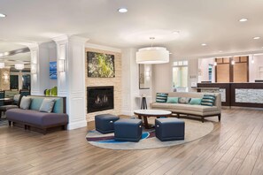 Een 32-inch lcd-televisie met kabelzenders en televisie