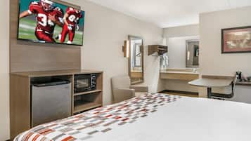 Superior-huone, 1 suuri parisänky, tupakointi kielletty | Tallelokero huoneessa, työpöytä, pimennysverhot, ilmaiset vauvansängyt