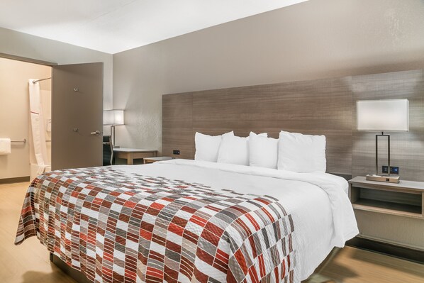 客房内保险箱、办公桌、遮光窗帘、免费婴儿床