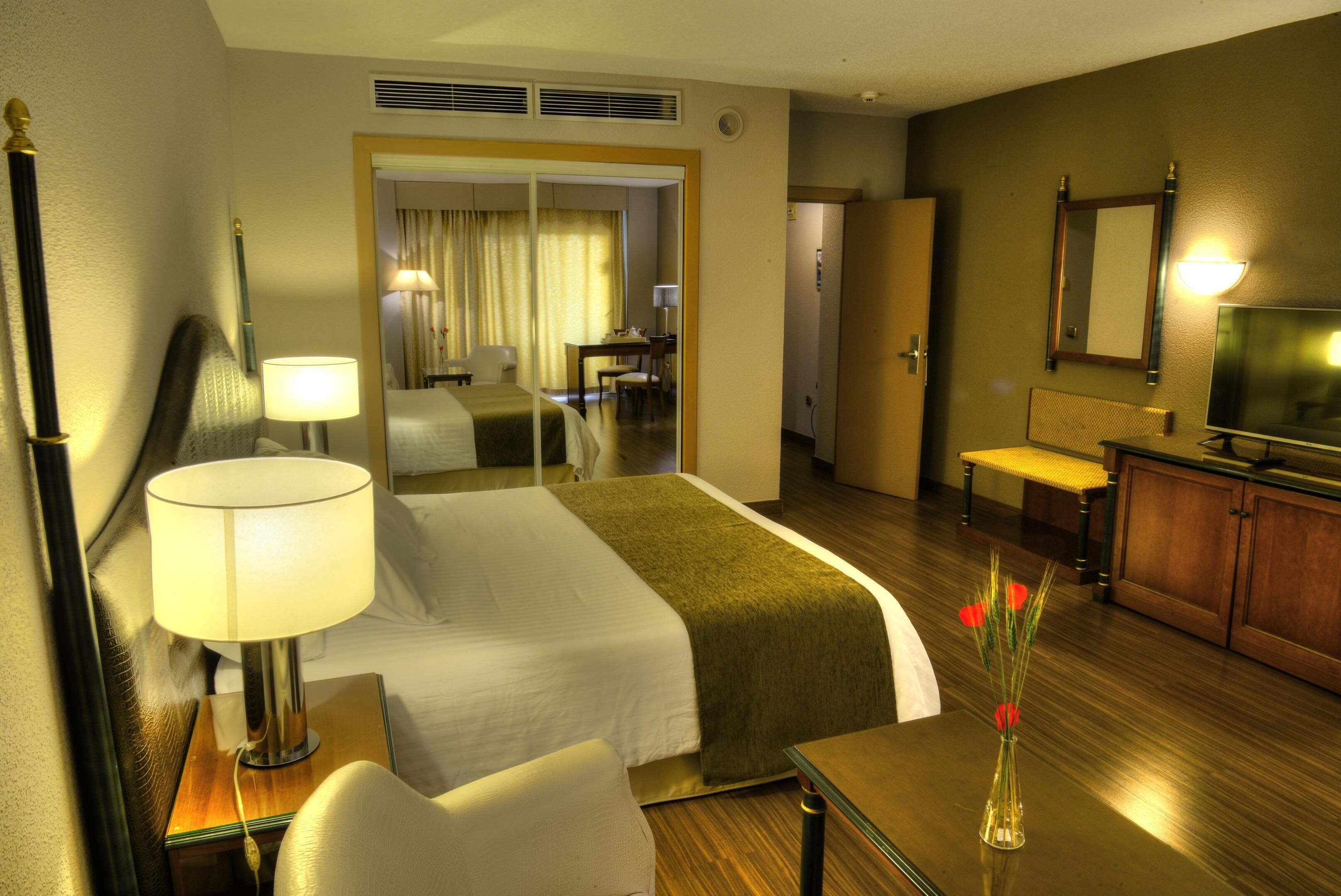 Egyptian cotton sheets, premium bedding, minibar, in-room safe
