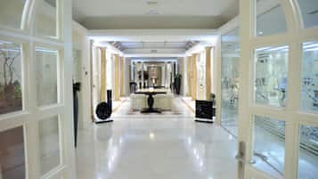 サウナ、ホットタブ、スチームサウナ、ボディ トリートメント、ボディラップ、ボディスクラブ