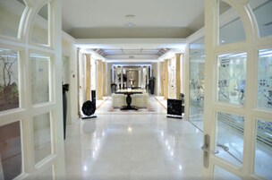 Sauna, hot tub, steam room, body treatments, body wraps, body scrubs