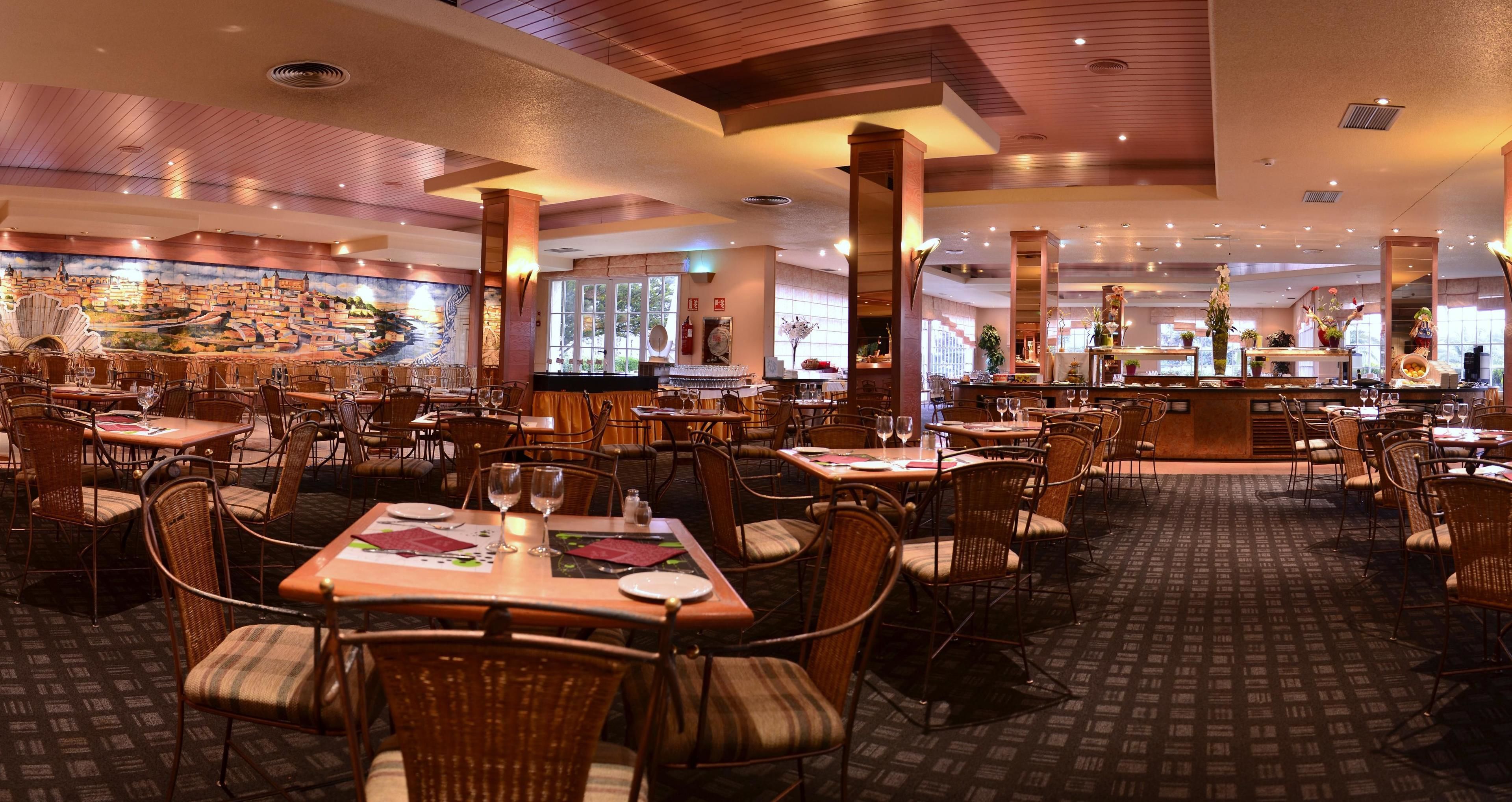 Tägliches Frühstücksbuffet (14.2 EUR pro Person)