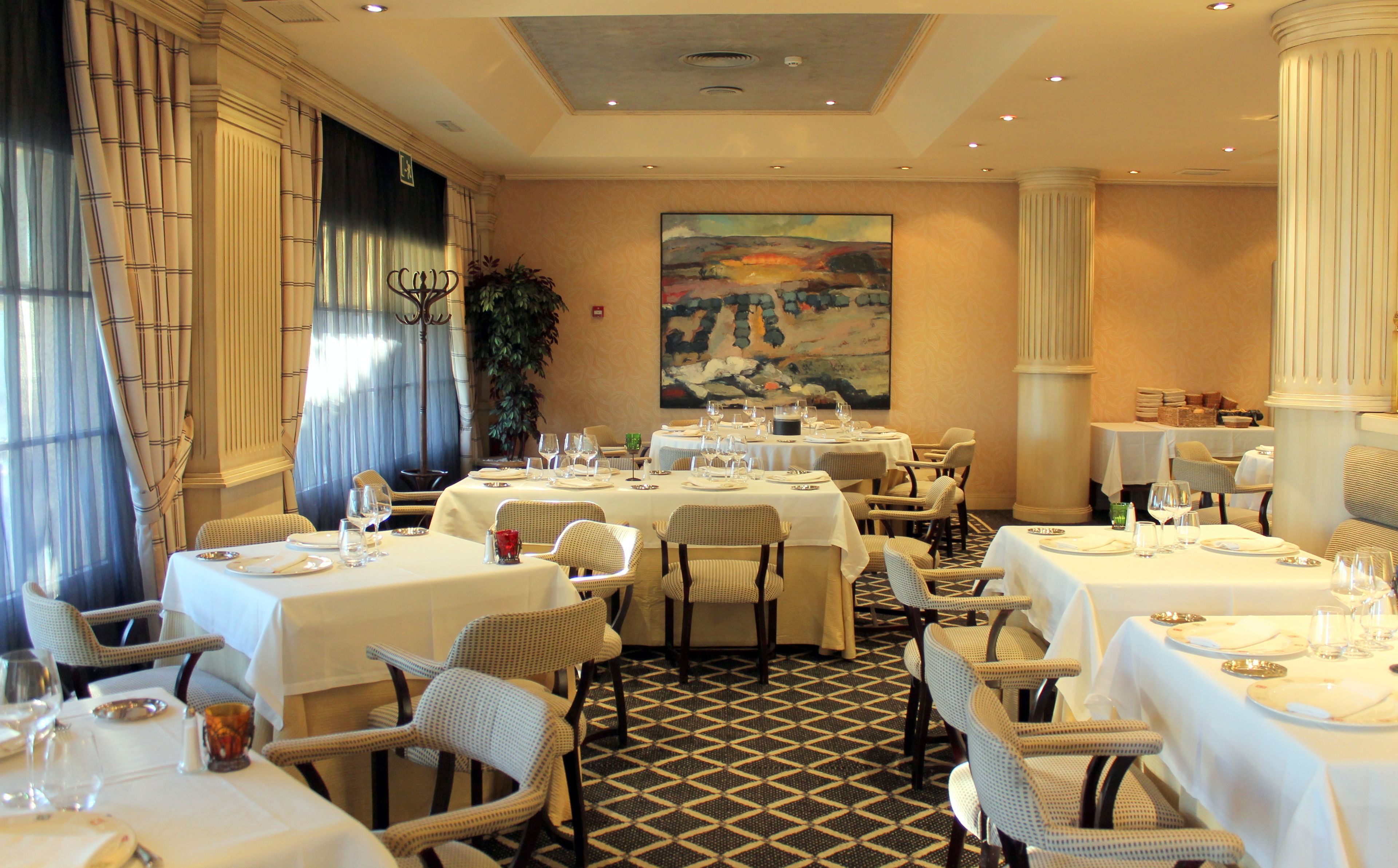 2 restaurants, spécialités Cuisine méditerranéenne