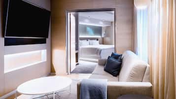 Junior-Suite | Hochwertige Bettwaren, Betten mit Memory-Foam-Matratzen, Minibar